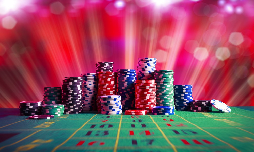 When should you consider a tie bet in online baccarat?